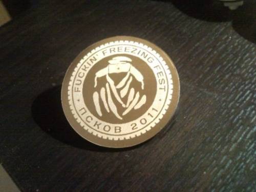 Лазерная резка и гравировка значков Лазерная резка и гравировка значков