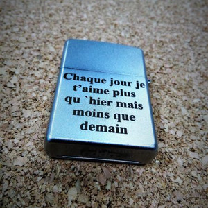 Лазерная гравировка на зажигалке zippo