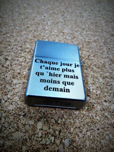 Лазерная гравировка на зажигалке zippo