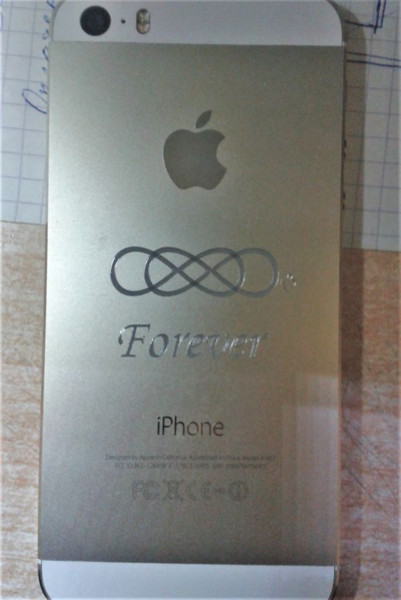 Гравировка на телефоне iphone