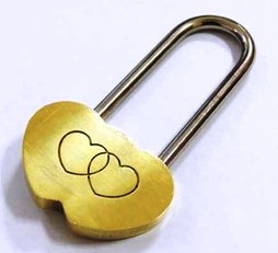 Гравировка на свадебных замках